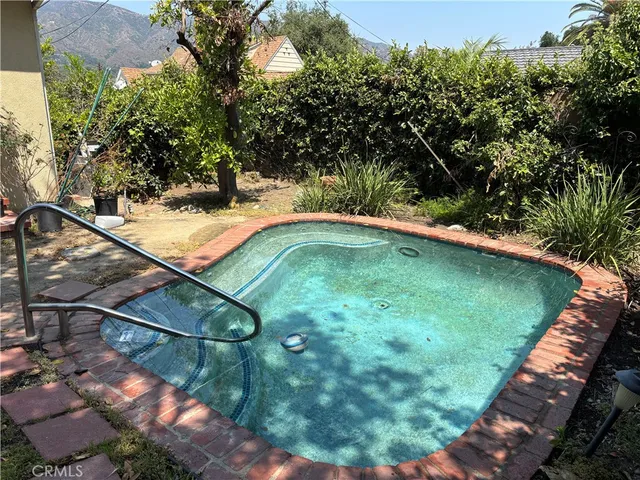 $1,310,000 | 1823 Hillside Drive, Glendale, CA 91208