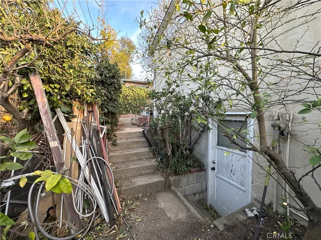 $1,310,000 | 1823 Hillside Drive, Glendale, CA 91208