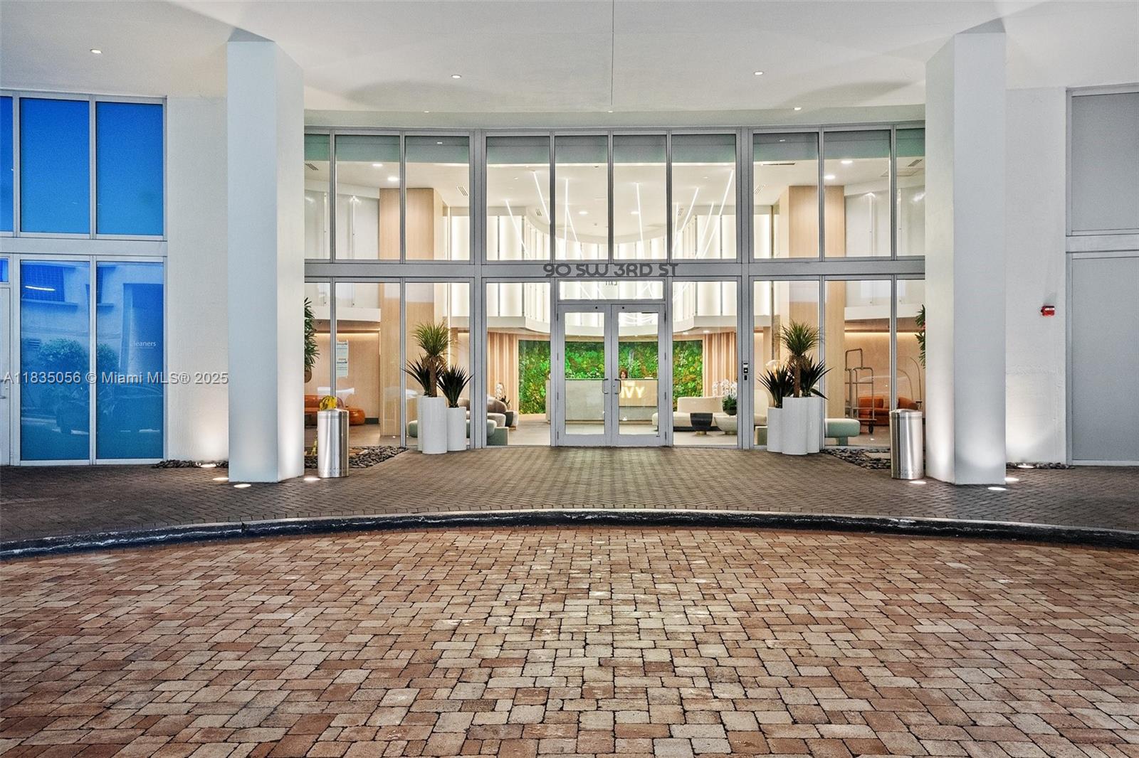 90 Southwest 3rd Street, Unit 3810 Miami, FL 33130 - Photo 3 of 44