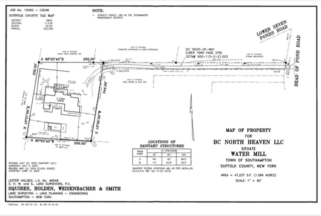 a black and white photo of a living room