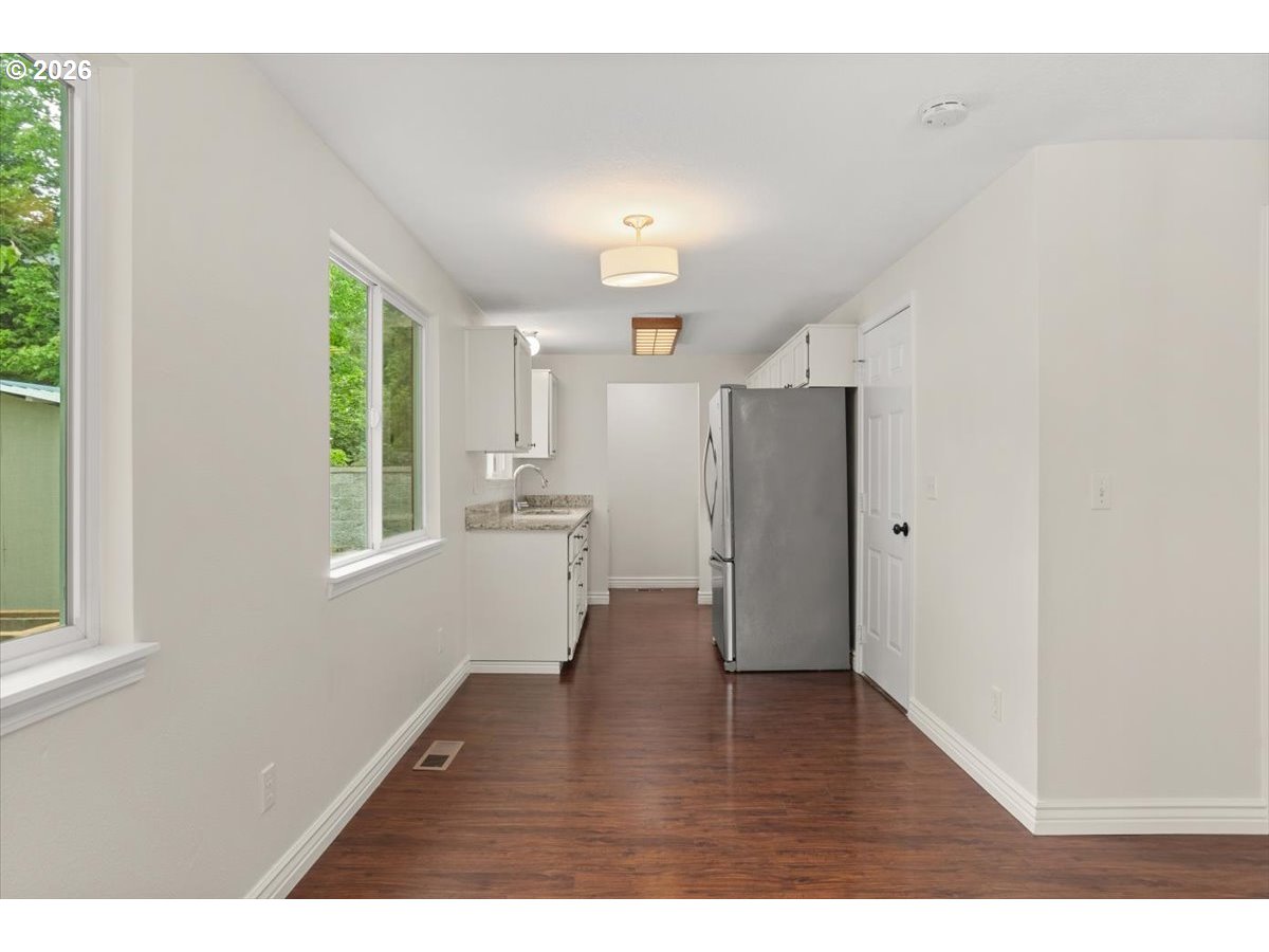 8125 Southwest Pine Street Portland, OR 97223 - Photo 12 of 44
