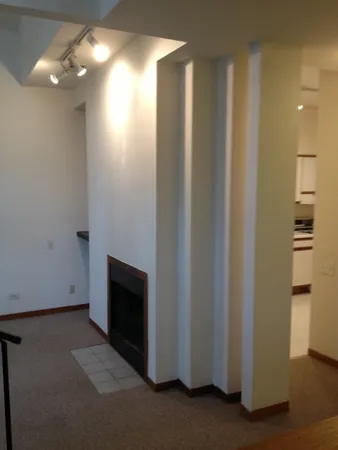 $1,800 | 2652 North Wayne Avenue, Unit 2R, Chicago, IL 60614