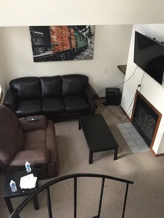 $1,800 | 2652 North Wayne Avenue, Unit 2R, Chicago, IL 60614