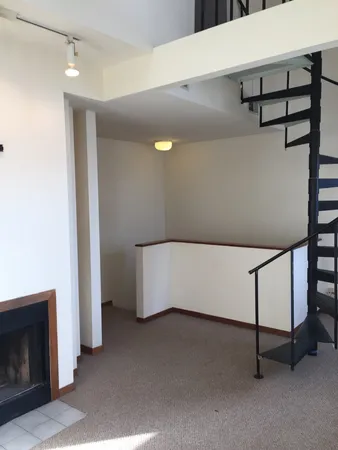 $1,800 | 2652 North Wayne Avenue, Unit 2R, Chicago, IL 60614
