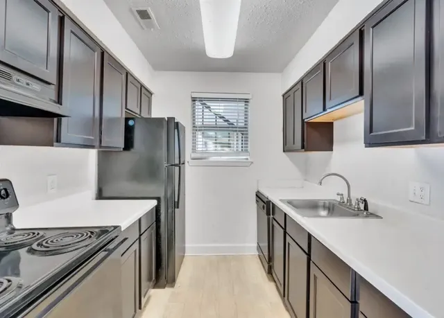 $860 | 18 Berryhill Road, Columbia, SC 29210