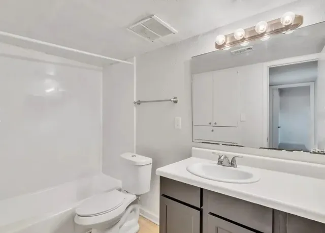 $860 | 18 Berryhill Road, Columbia, SC 29210