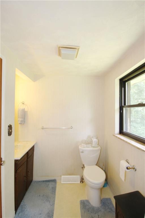 366 Moon Clinton Road Coraopolis, PA 15108 - Photo 12 of 21 a bathroom with a toilet a sink and a mirror