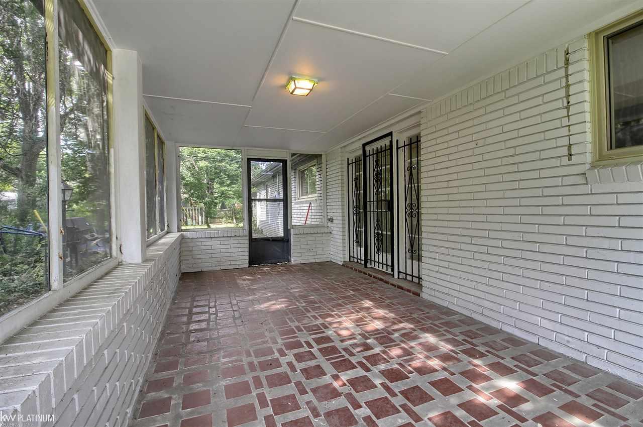 1247 Hawthorne Road Grosse Pointe, MI 48236 - Photo 3 of 29 31352239-2.JPG