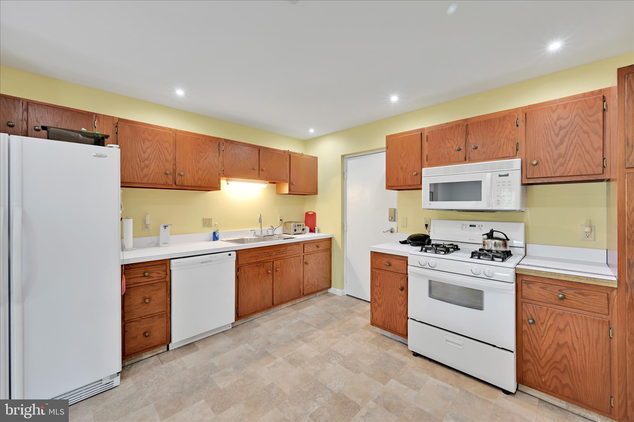 1375 Pershing Boulevard, Unit 608 Reading, PA 19607 - Photo 12 of 29 Kitchen