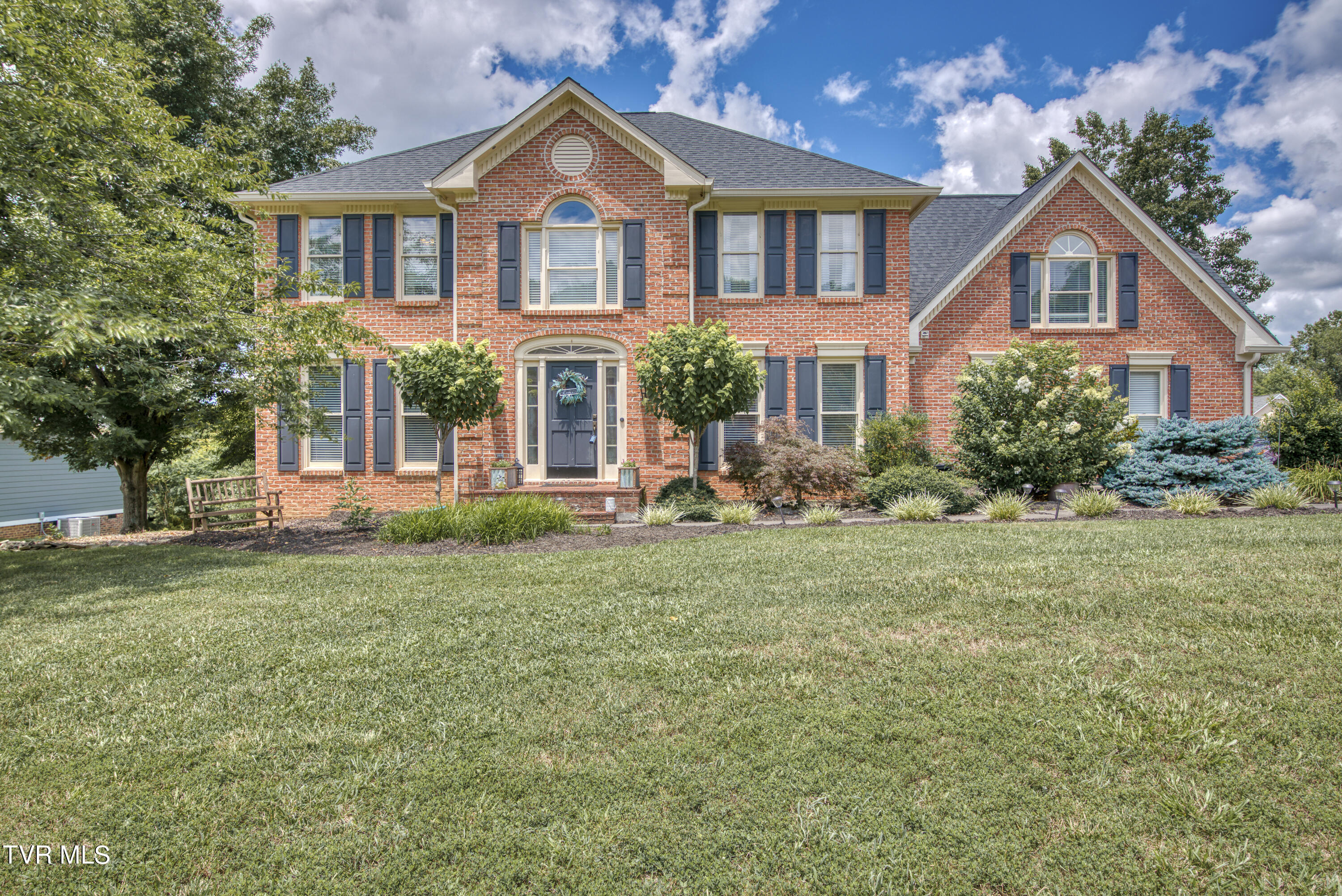 100 Queensgate Bristol, TN 37620 - Photo 2 of 94 100 Queensgate