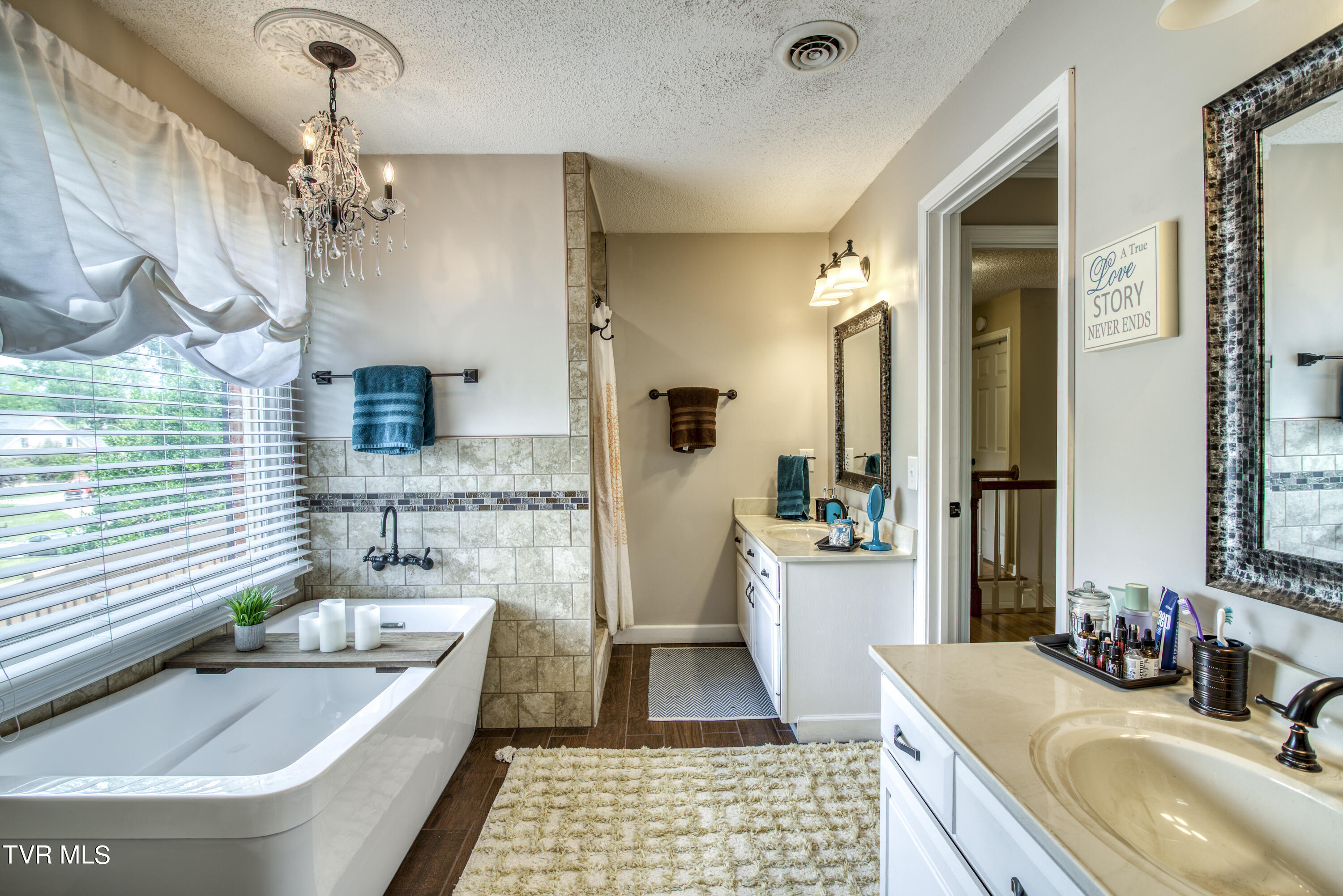 100 Queensgate Bristol, TN 37620 - Photo 25 of 94 Primary Bath