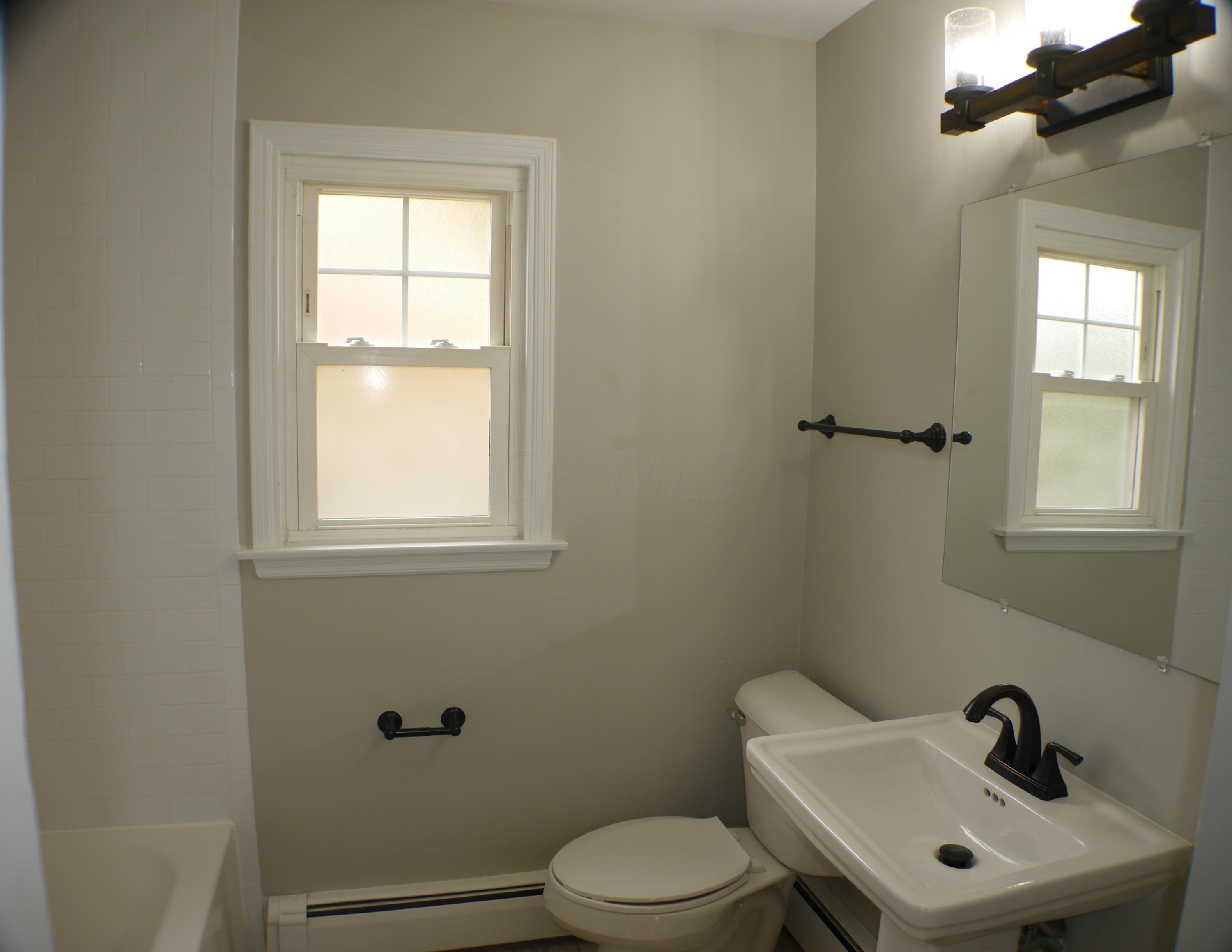 2183 Zollinger Road Columbus, OH 43221 - Photo 13 of 32