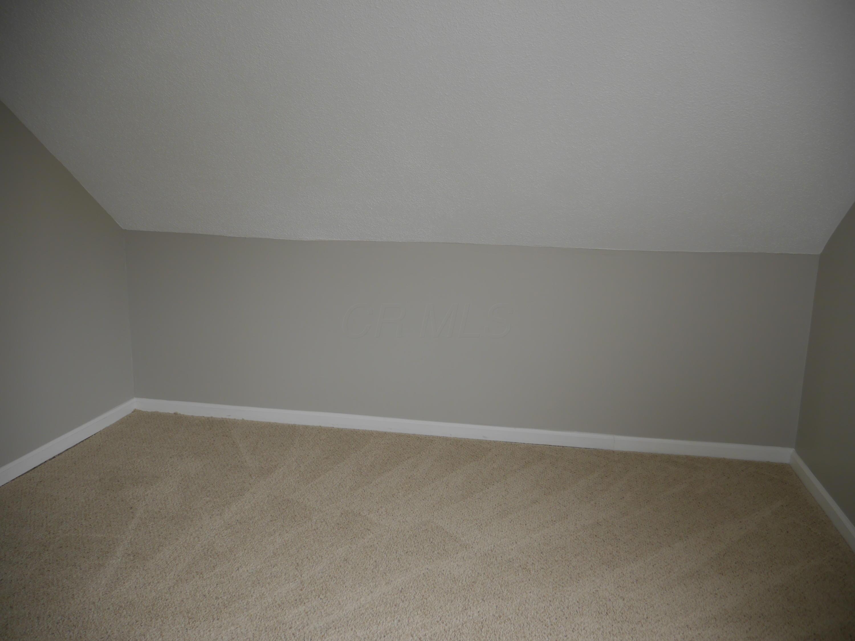 2183 Zollinger Road Columbus, OH 43221 - Photo 16 of 32