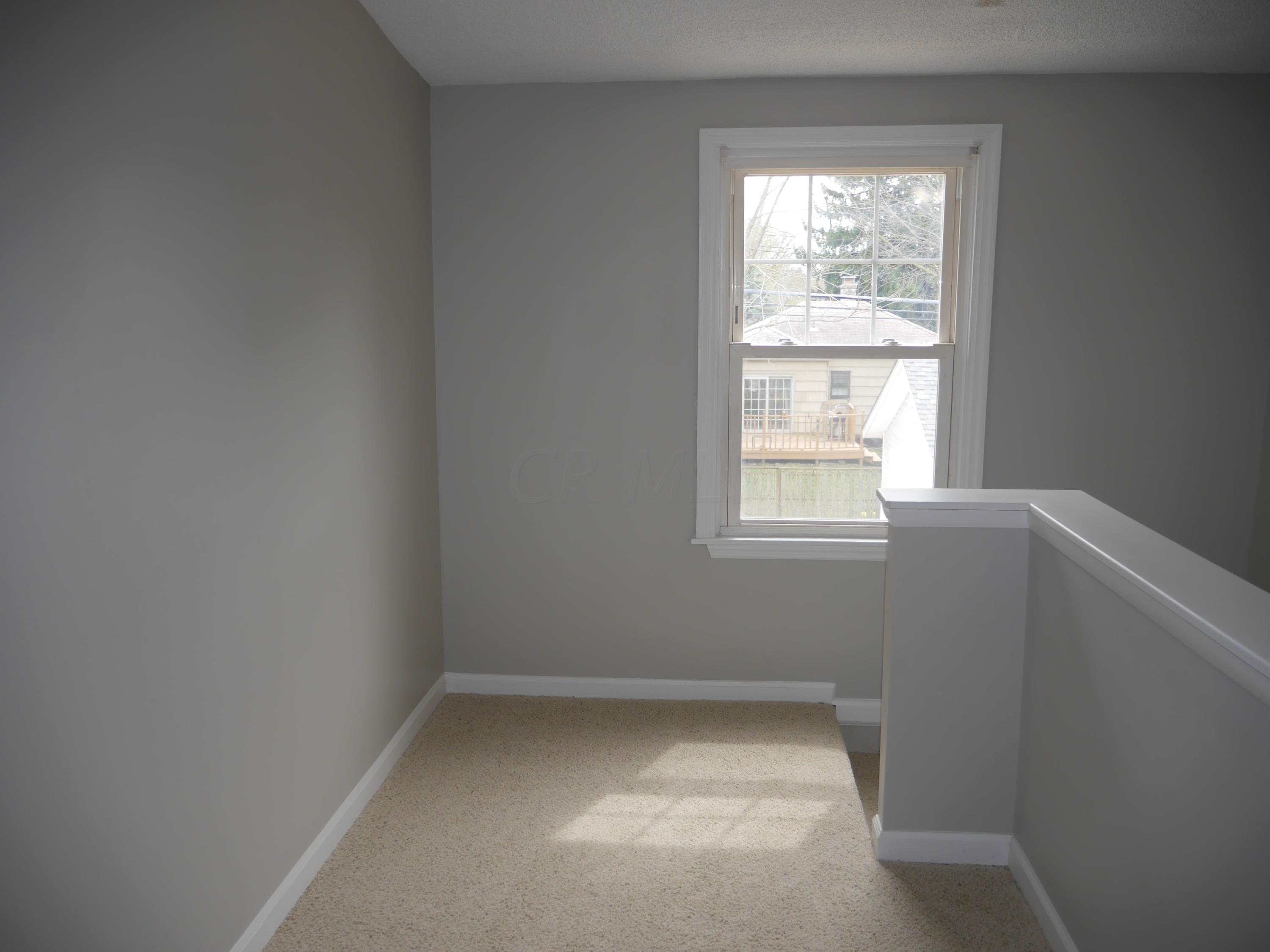 2183 Zollinger Road Columbus, OH 43221 - Photo 17 of 32