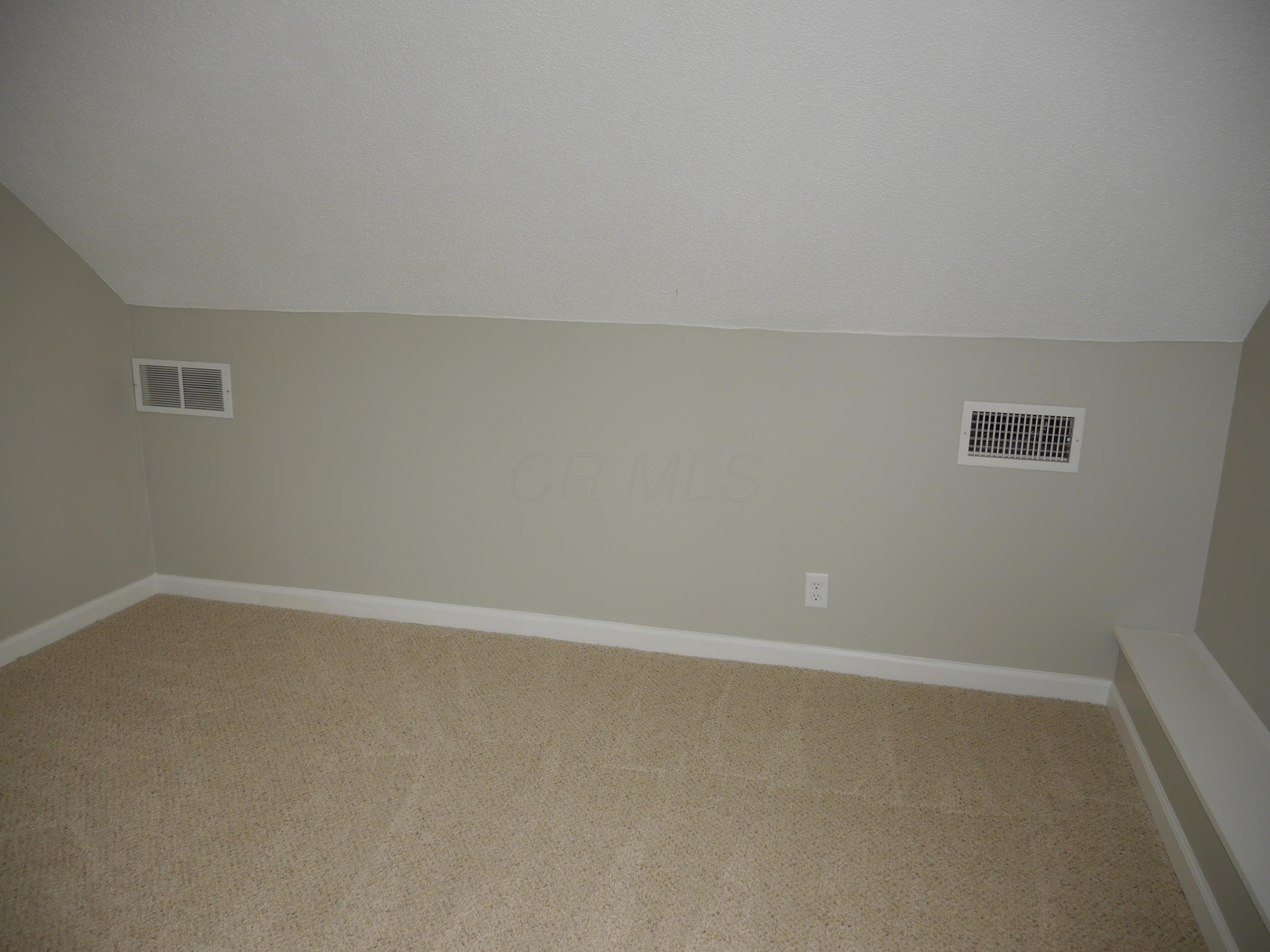 2183 Zollinger Road Columbus, OH 43221 - Photo 18 of 32