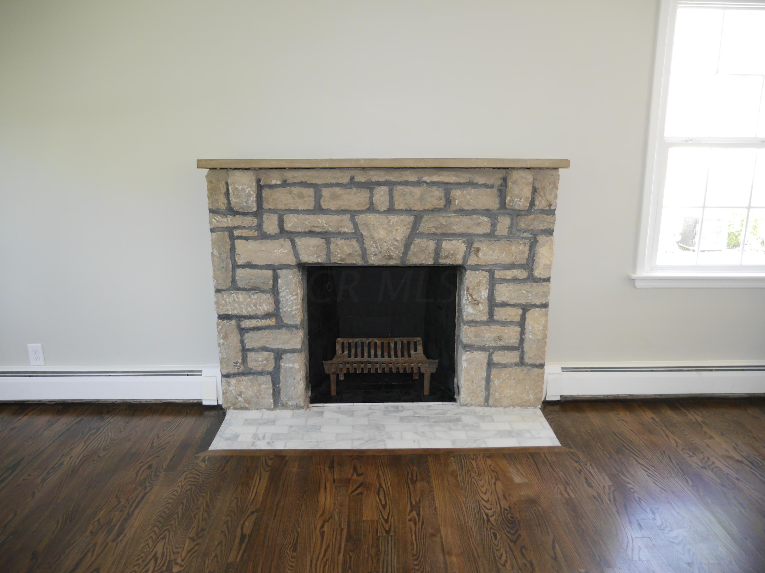 2183 Zollinger Road Columbus, OH 43221 - Photo 3 of 32
