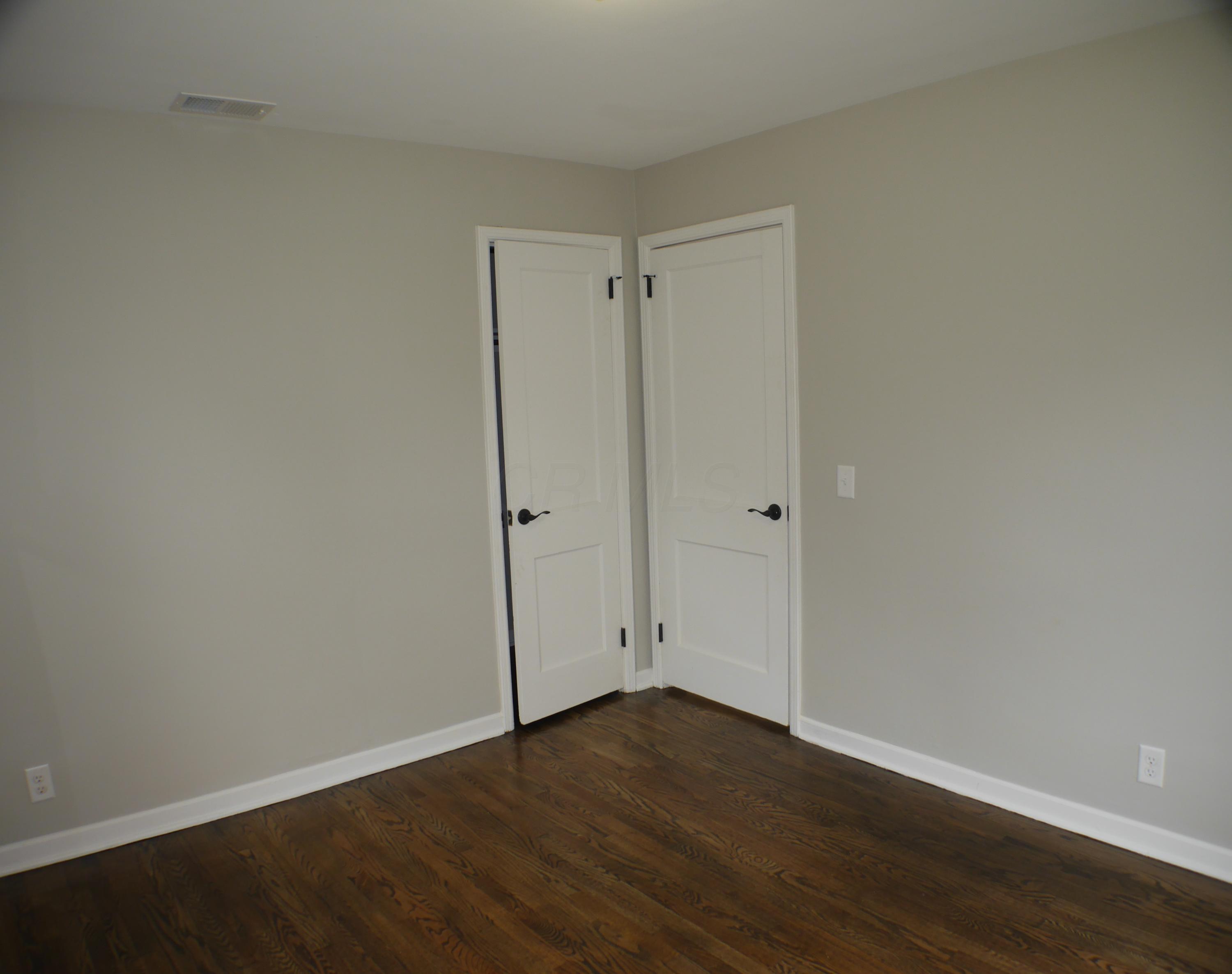 2183 Zollinger Road Columbus, OH 43221 - Photo 10 of 32