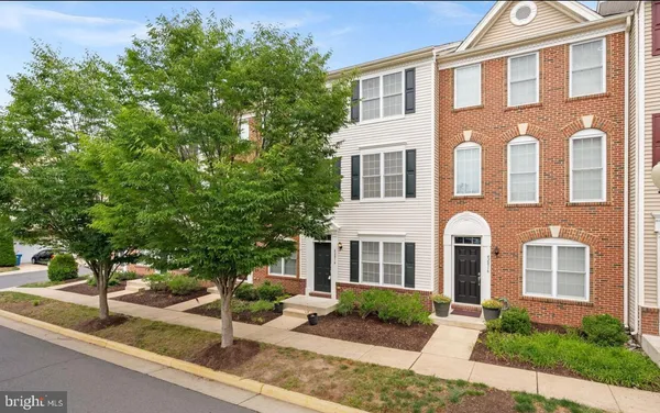 $2,900 | 42814 Eggleston Terrace, Chantilly, VA 20152