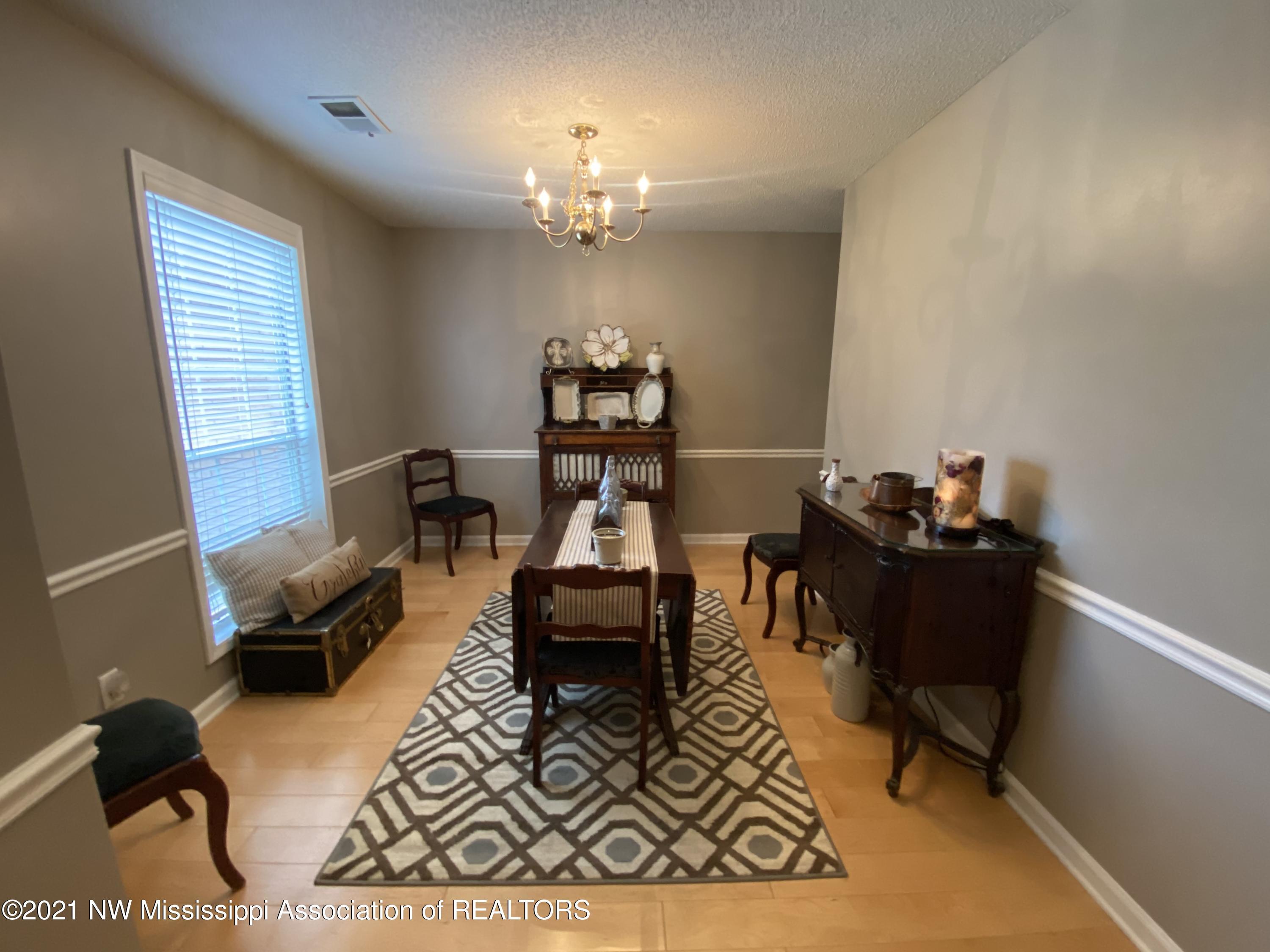 4547 Bienville Road Nesbit, MS 38651 - Photo 3 of 21 Dinning Room