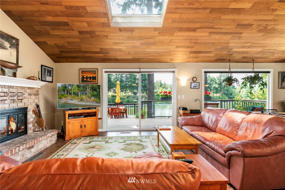 16371 Pearson Point Road Northeast Poulsbo, WA 98370 - Photo 13 of 37 Gallery Image 13