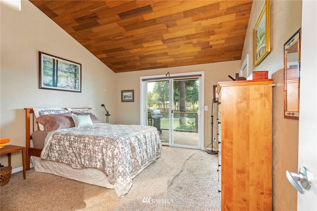 16371 Pearson Point Road Northeast Poulsbo, WA 98370 - Photo 17 of 37 Gallery Image 17