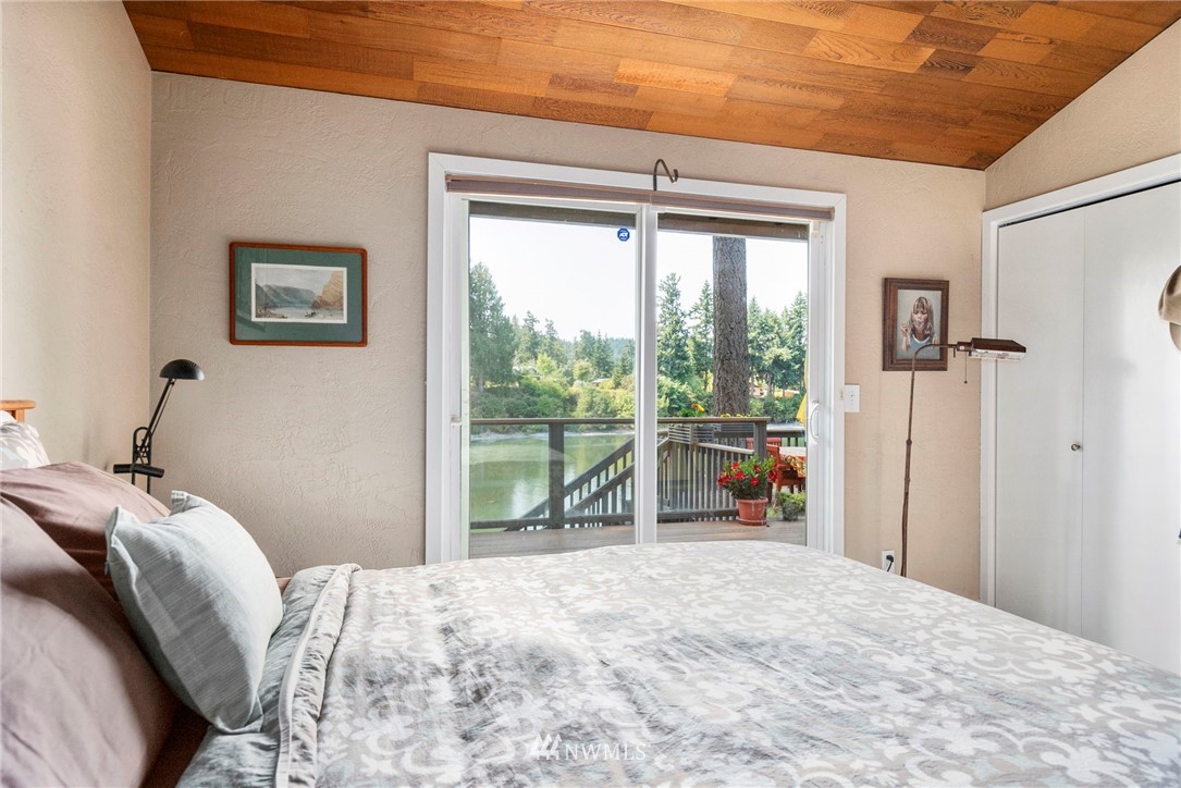 16371 Pearson Point Road Northeast Poulsbo, WA 98370 - Photo 18 of 37 Gallery Image 18