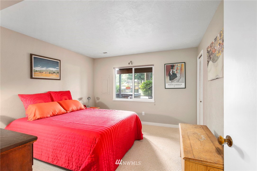 16371 Pearson Point Road Northeast Poulsbo, WA 98370 - Photo 22 of 37 Gallery Image 22