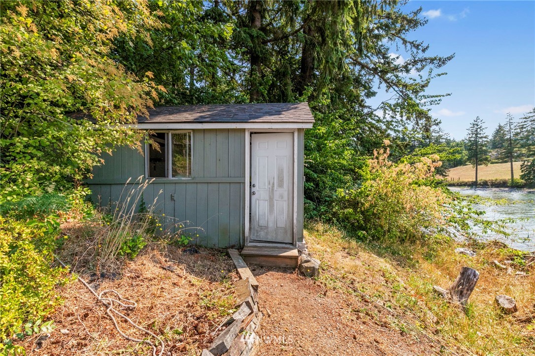16371 Pearson Point Road Northeast Poulsbo, WA 98370 - Photo 32 of 37 Gallery Image 32