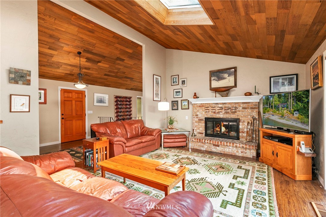 16371 Pearson Point Road Northeast Poulsbo, WA 98370 - Photo 8 of 37 Gallery Image 8