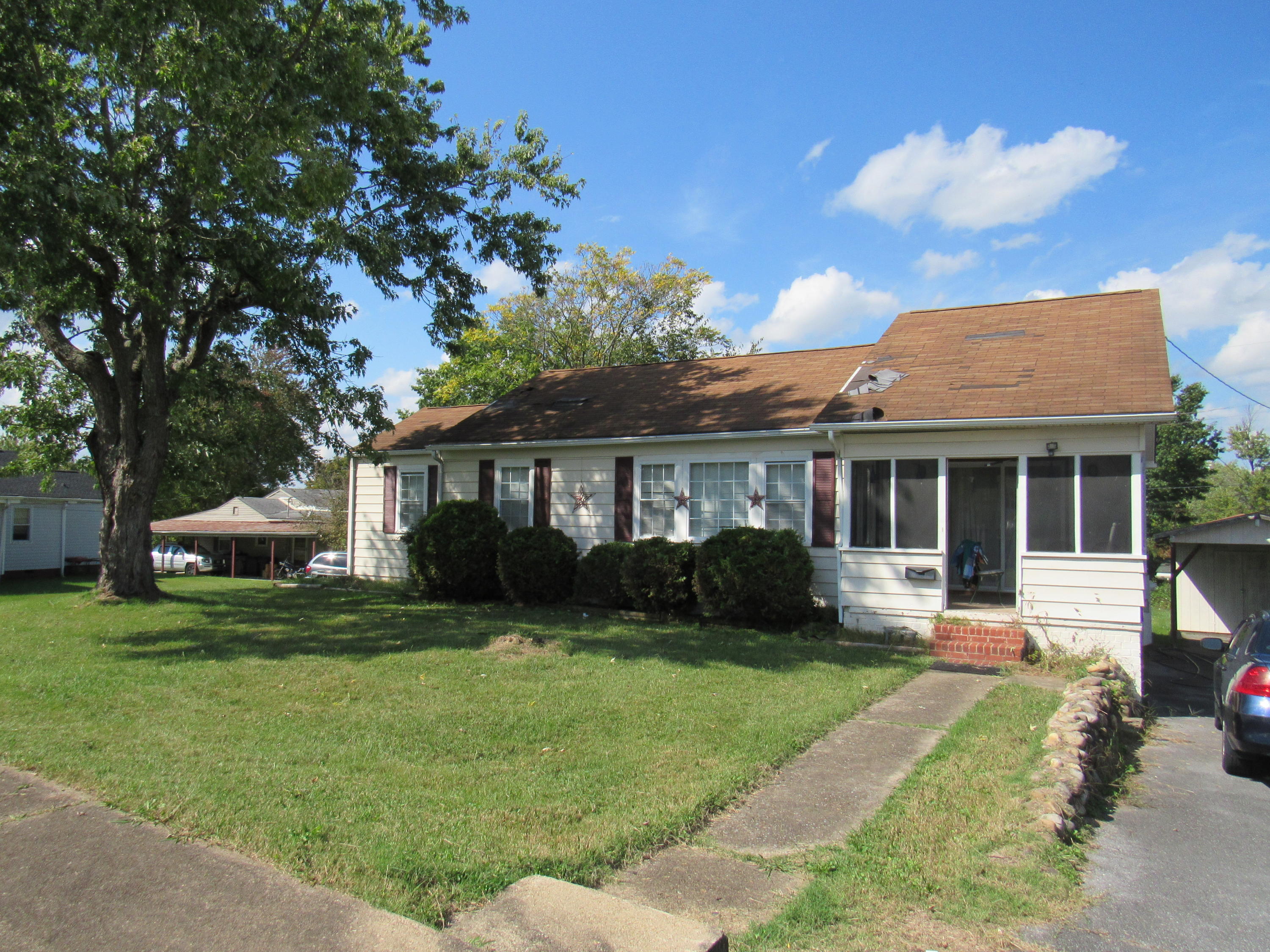 1504 Kings Road Kingsport, TN 37664 - Photo 2 of 5 IMG_0001
