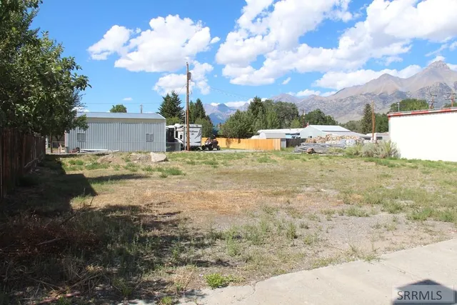 $60,000 | 310-312 Main Street, Mackay, ID 83251