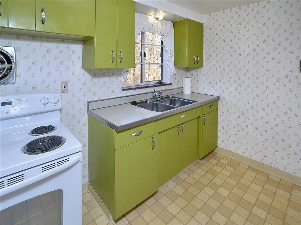 152 Spring Grove Road Penn Hills, PA 15235 - Photo 2 of 19 Gallery Image 2
