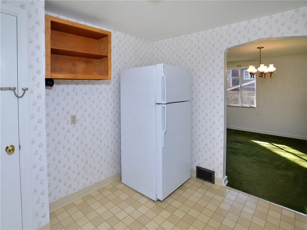 152 Spring Grove Road Penn Hills, PA 15235 - Photo 4 of 19 Gallery Image 4