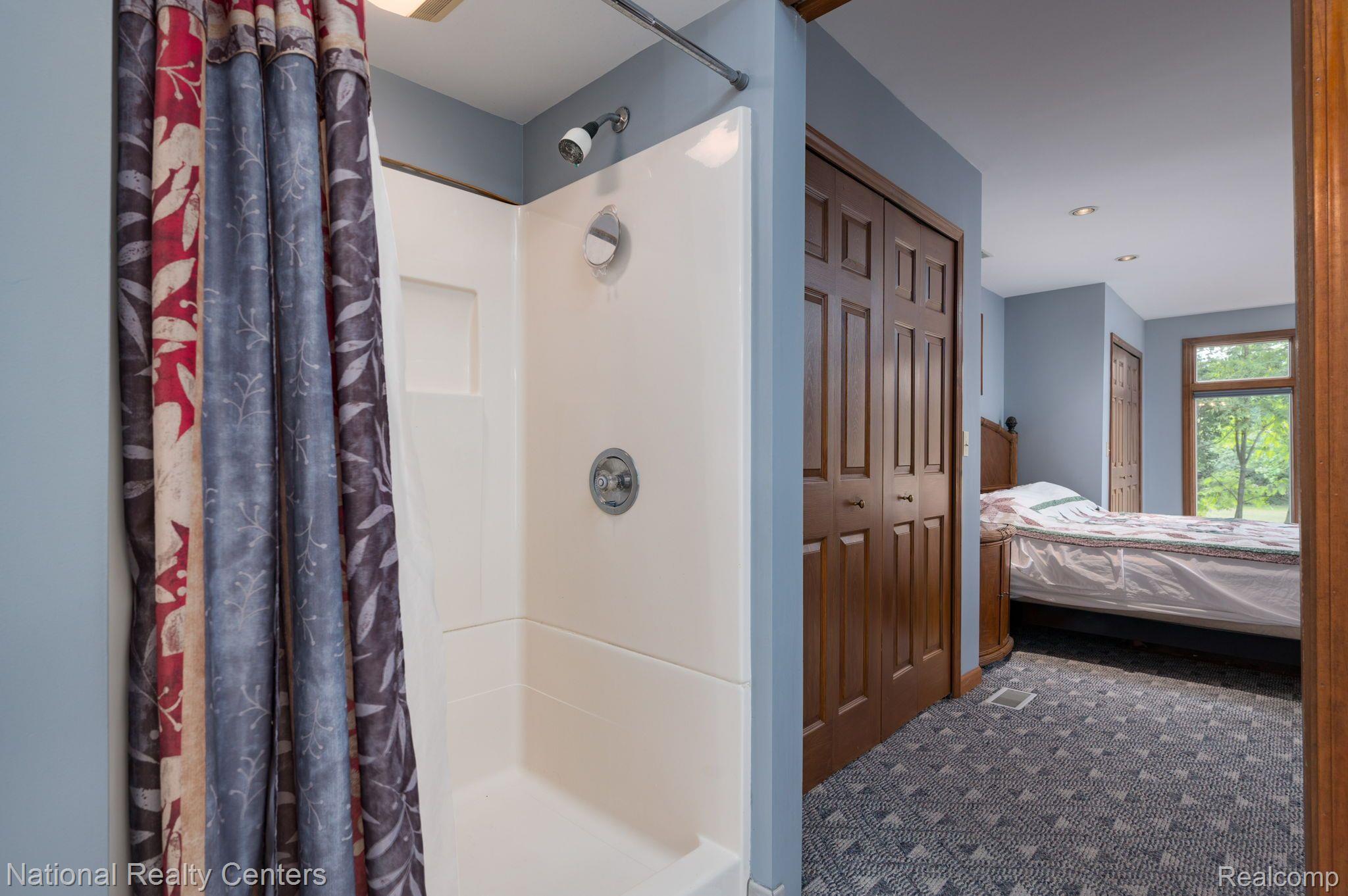 4069 Yankee Road St. Clair, MI 48079 - Photo 22 of 44 Attached master bath with walk in shower