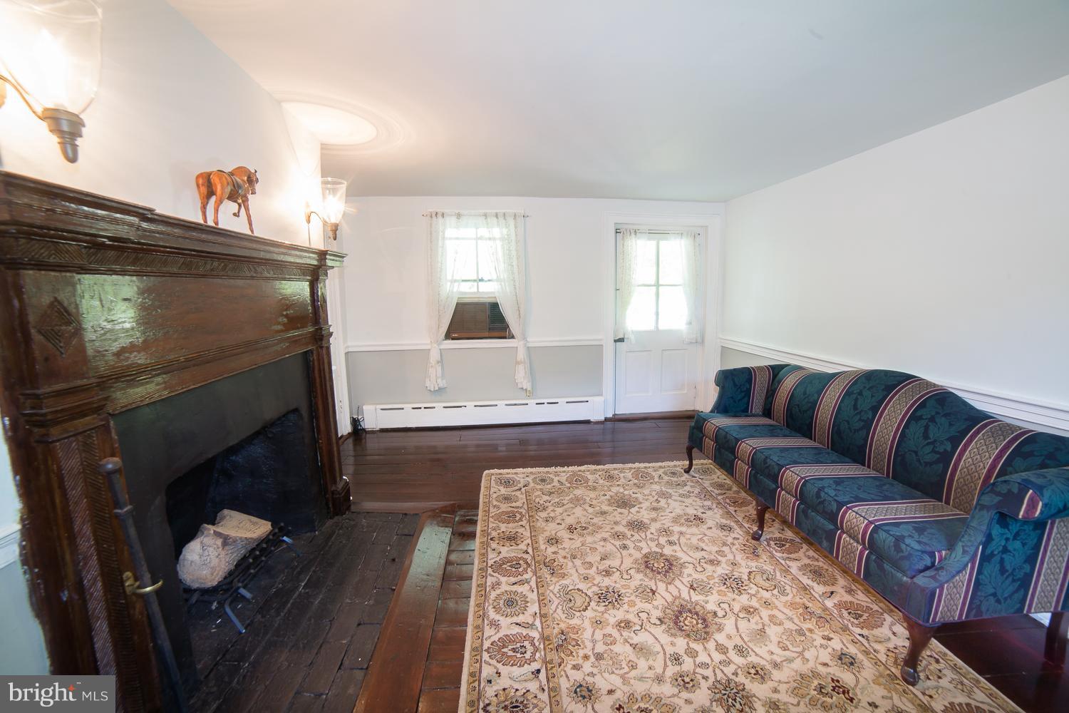38138 Forest Mills Road Leesburg, VA 20175 - Photo 12 of 30 Au-pair wing family room