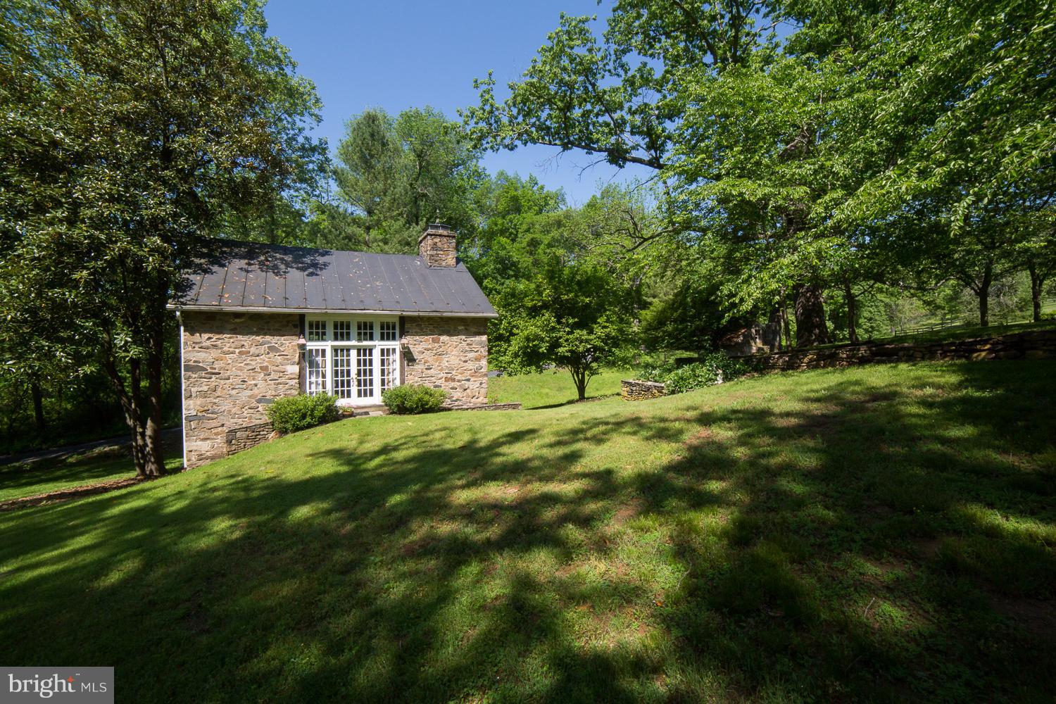 38138 Forest Mills Road Leesburg, VA 20175 - Photo 8 of 30 Bank Barn Guest House