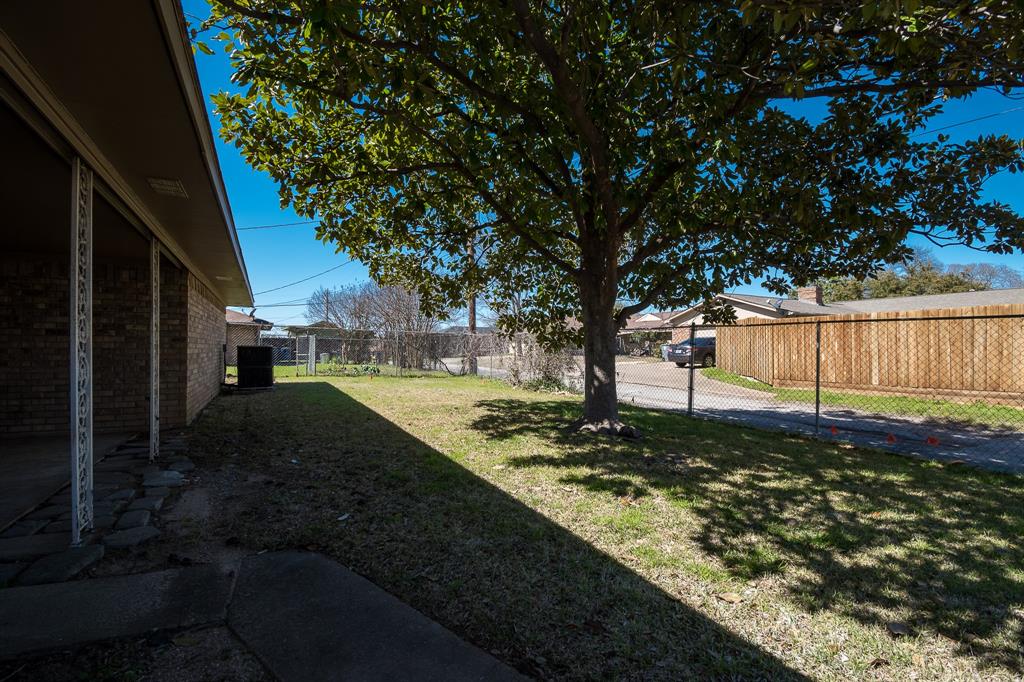 9190 Orbiter Circle Dallas, TX 75243 - Photo 4 of 25