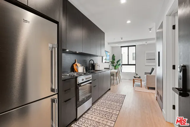 $2,795 | 3688 Overland Avenue, Unit 711, Los Angeles, CA 90034