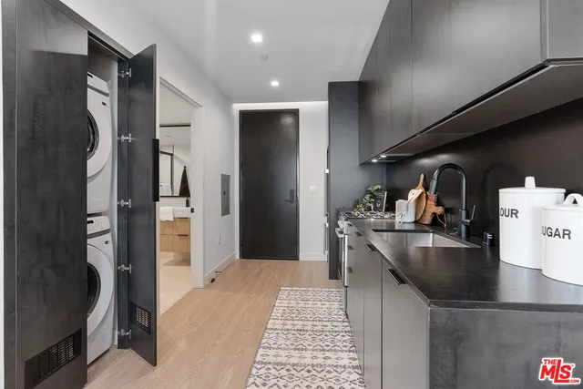 $2,795 | 3688 Overland Avenue, Unit 711, Los Angeles, CA 90034