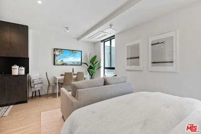 $2,795 | 3688 Overland Avenue, Unit 711, Los Angeles, CA 90034