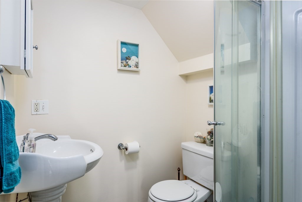 82 Whitehall Road Amesbury, MA 01913 - Photo 13 of 30 Gallery Image 13
