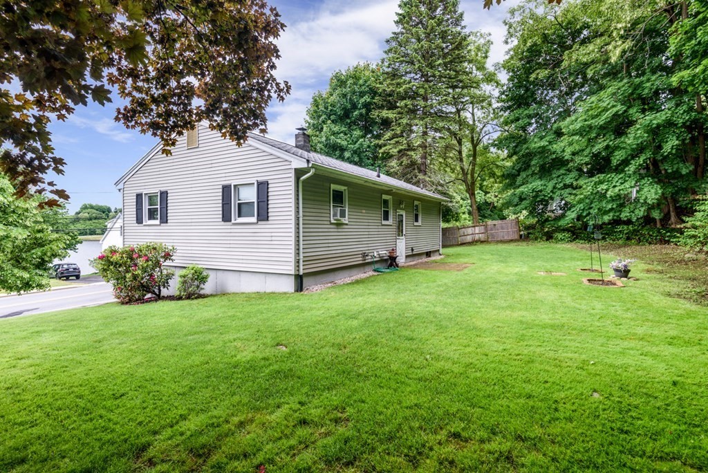 82 Whitehall Road Amesbury, MA 01913 - Photo 2 of 30 Gallery Image 2