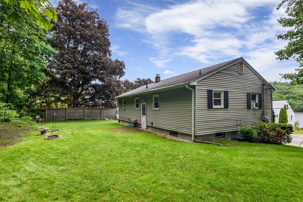 82 Whitehall Road Amesbury, MA 01913 - Photo 3 of 30 Gallery Image 3