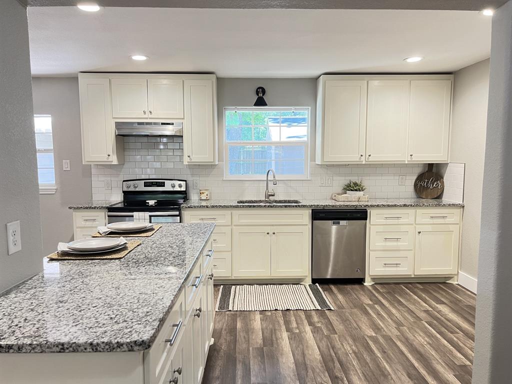 302 Glen Oaks Road Bonham, TX 75418 - Photo 4 of 17