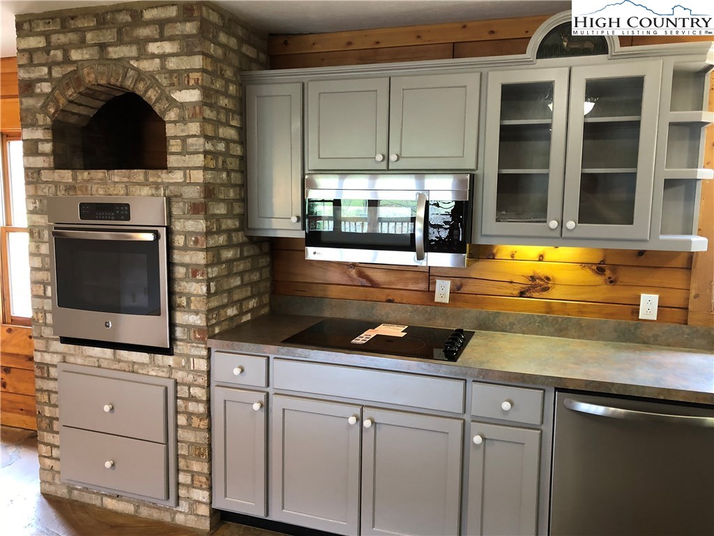 1083 Charlie Thompson Road Vilas, NC 28692 - Photo 9 of 20 Gallery Image 9