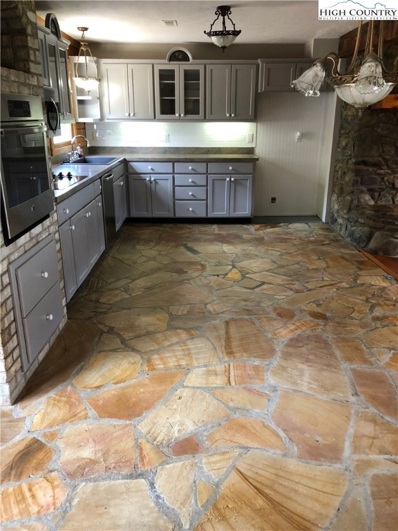 1083 Charlie Thompson Road Vilas, NC 28692 - Photo 10 of 20 Gallery Image 10