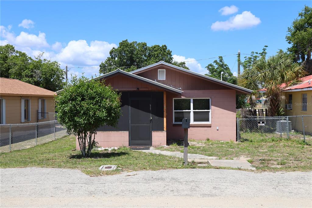 517 Harris Street Sebring, FL 33870 - Photo 3 of 20