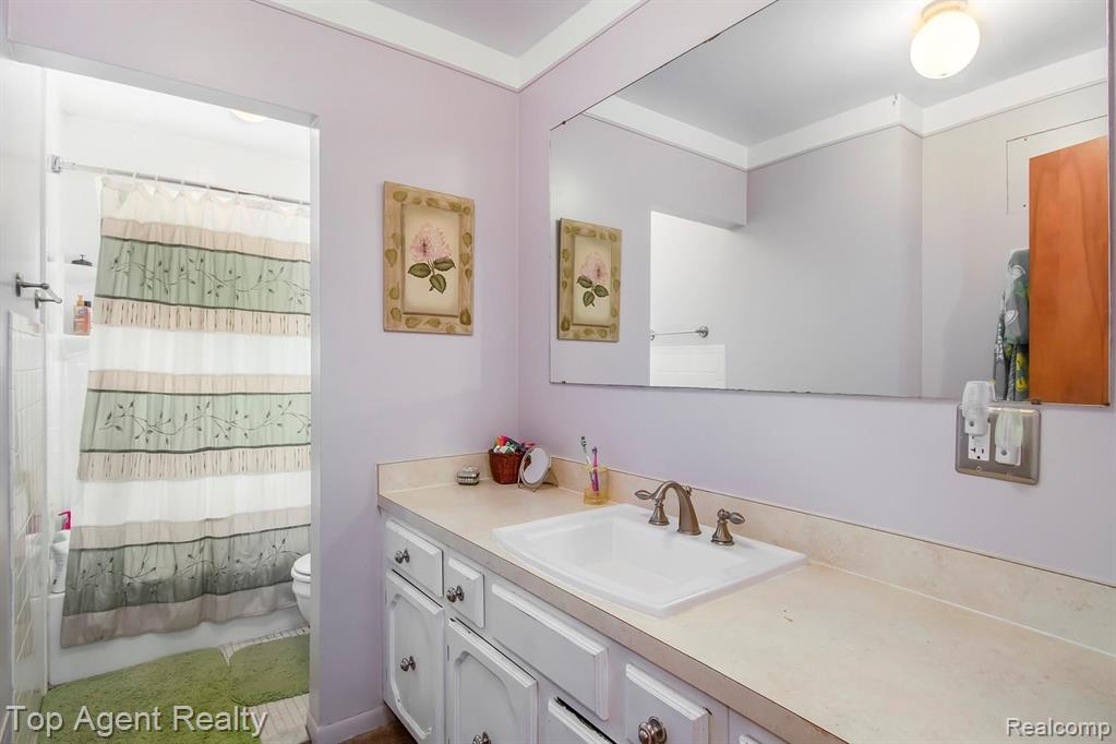8727 Frith Road Columbus, MI 48063 - Photo 18 of 29