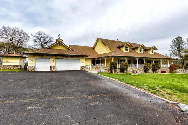 a front view of house with yard and green space