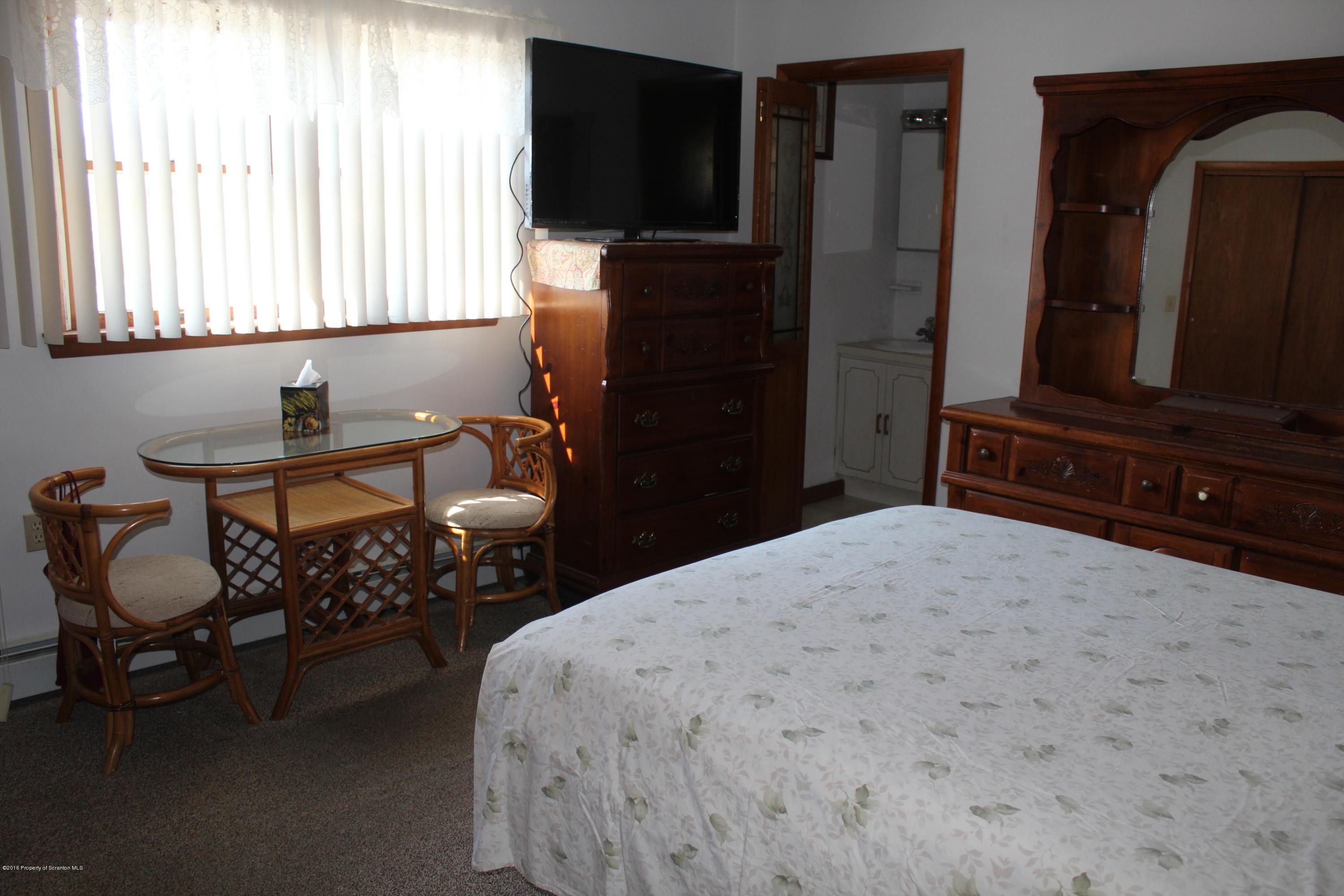 806 Scott Road Dickson City, PA 18519 - Photo 11 of 23 Gallery Image 11